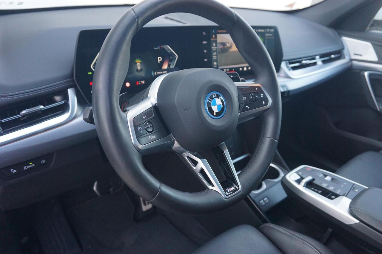BMW X1 xDrive30e M Sportpakket 20'' / Panoramadak / Elektrisch verstelbare stoelen / Harman Kardon / Trekhaak