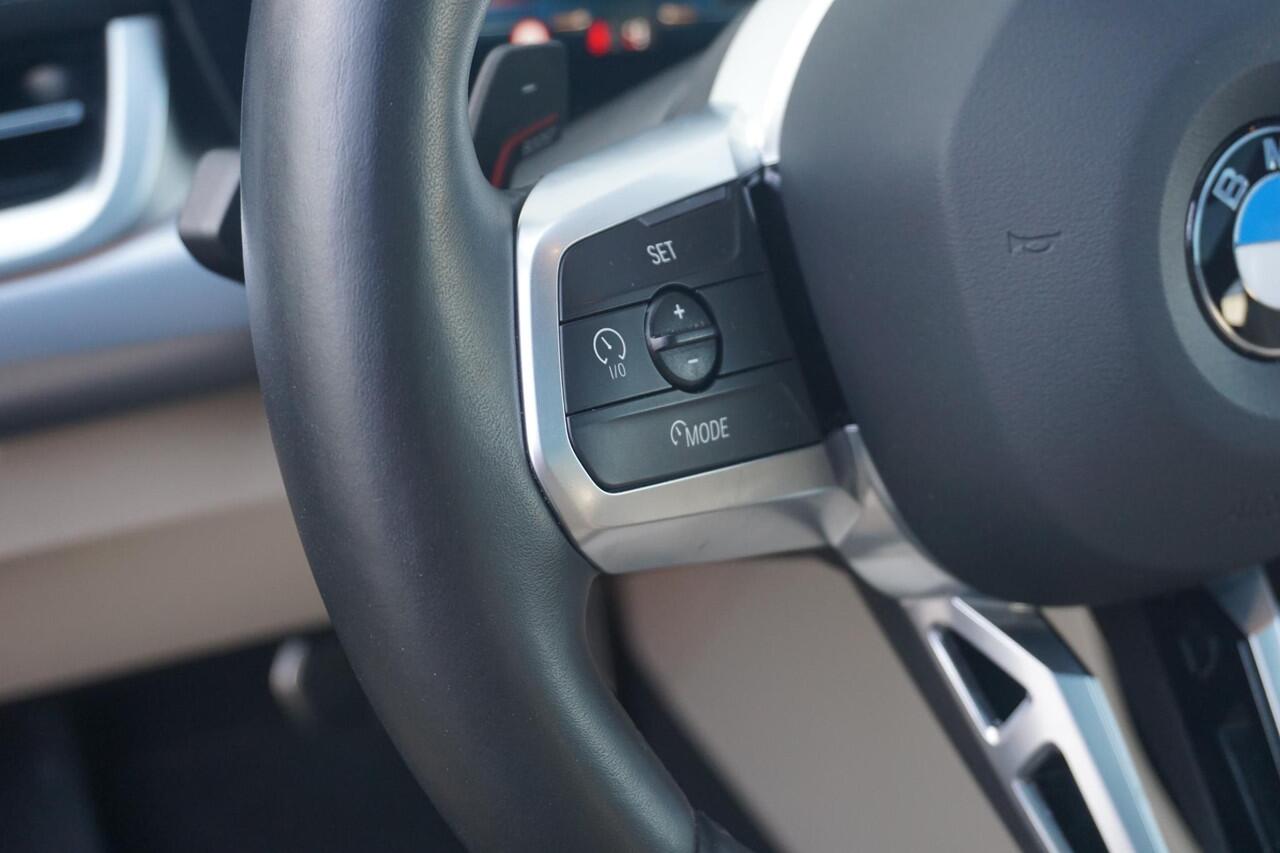 BMW X1 xDrive23i M Sport Pro | Trekhaak / Schuif-kanteldak / Elektrische Stoelen / Harman Kardon / Head-Up Display / Massagefunctie