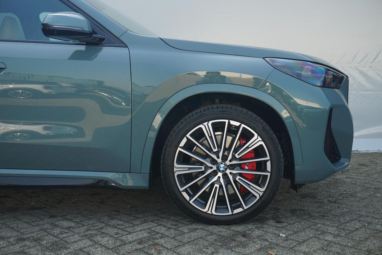 BMW X1 xDrive23i M Sport Pro | Trekhaak / Schuif-kanteldak / Elektrische Stoelen / Harman Kardon / Head-Up Display / Massagefunctie