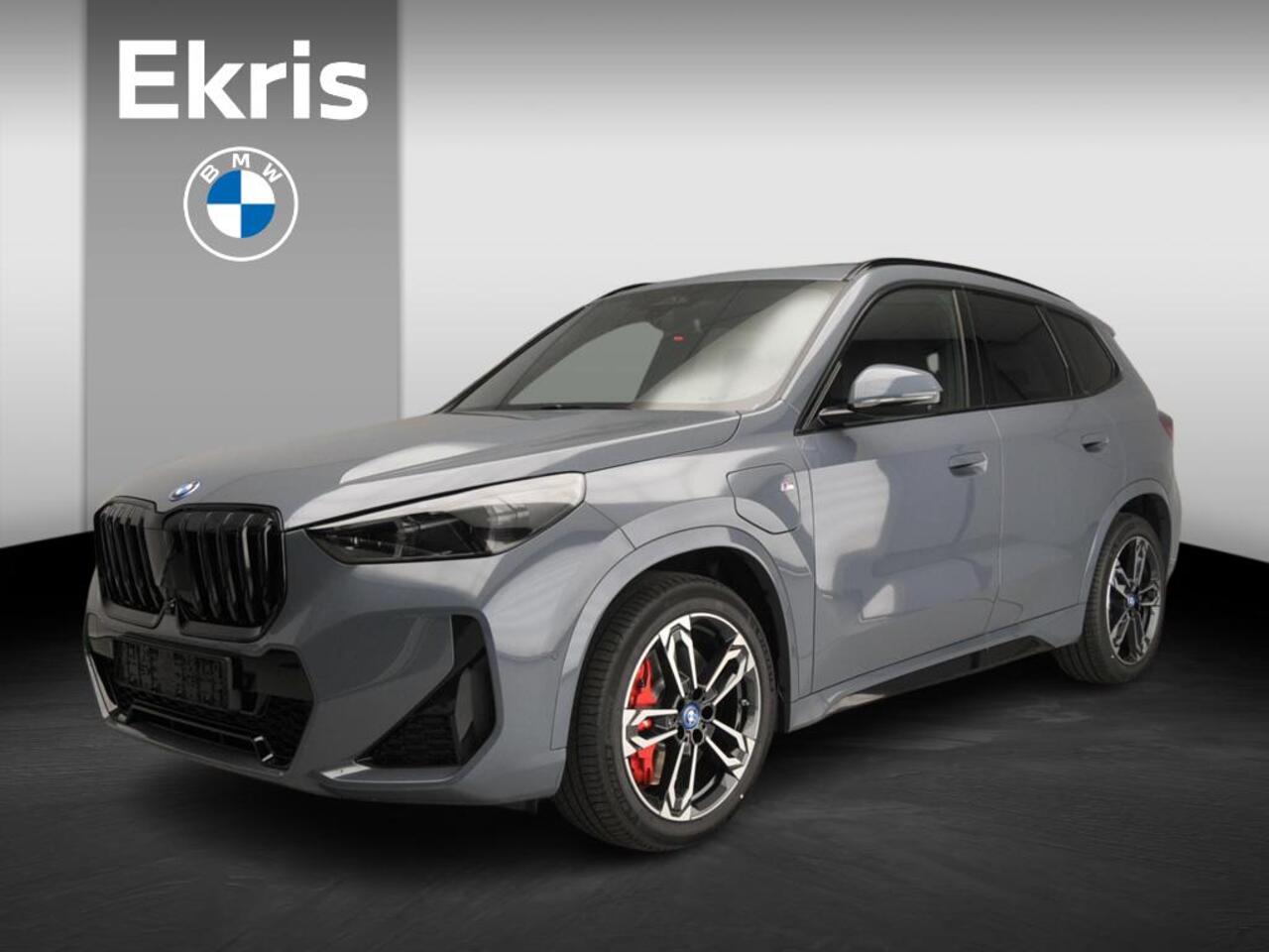 BMW X1 xDrive25e M-Sportpakket / Trekhaak / Panoramadak / Head-up / Park assist / Camera / Alu wielen 19 inch