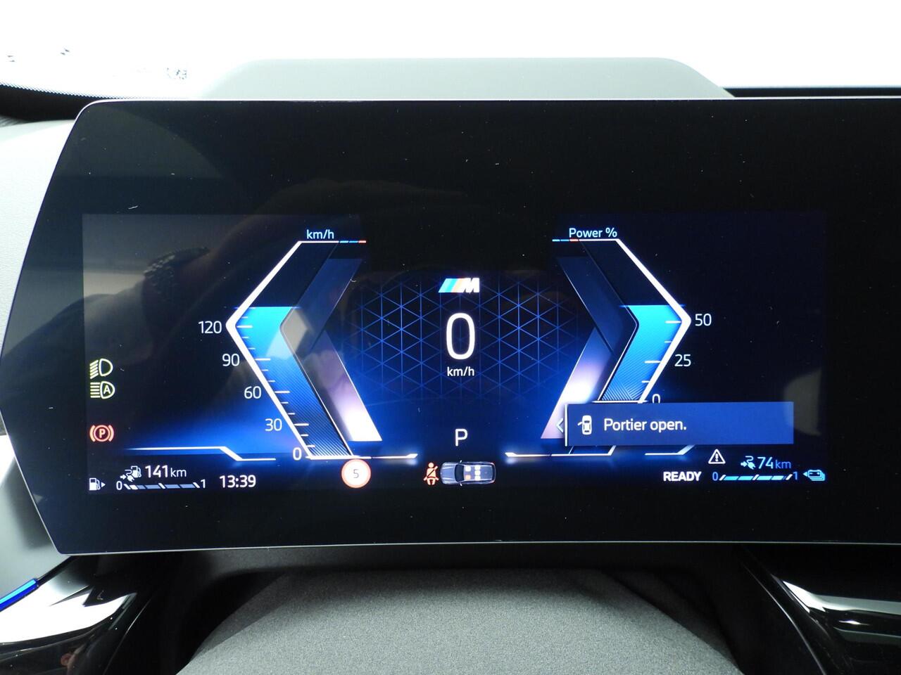 BMW X1 xDrive25e M-Sportpakket / Trekhaak / Panoramadak / Head-up / Park assist / Camera / Alu wielen 19 inch