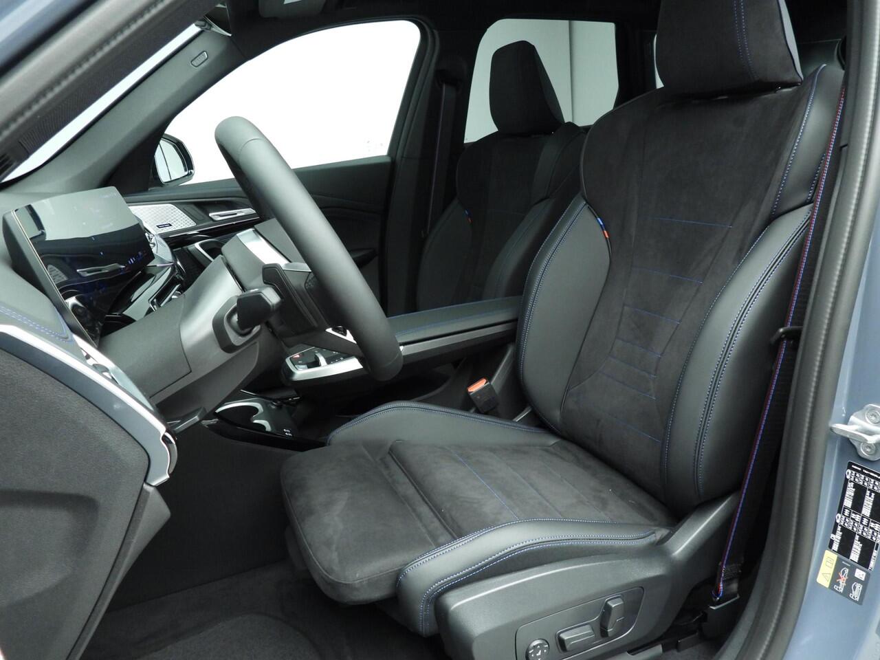 BMW X1 xDrive25e M-Sportpakket / Trekhaak / Panoramadak / Head-up / Park assist / Camera / Alu wielen 19 inch