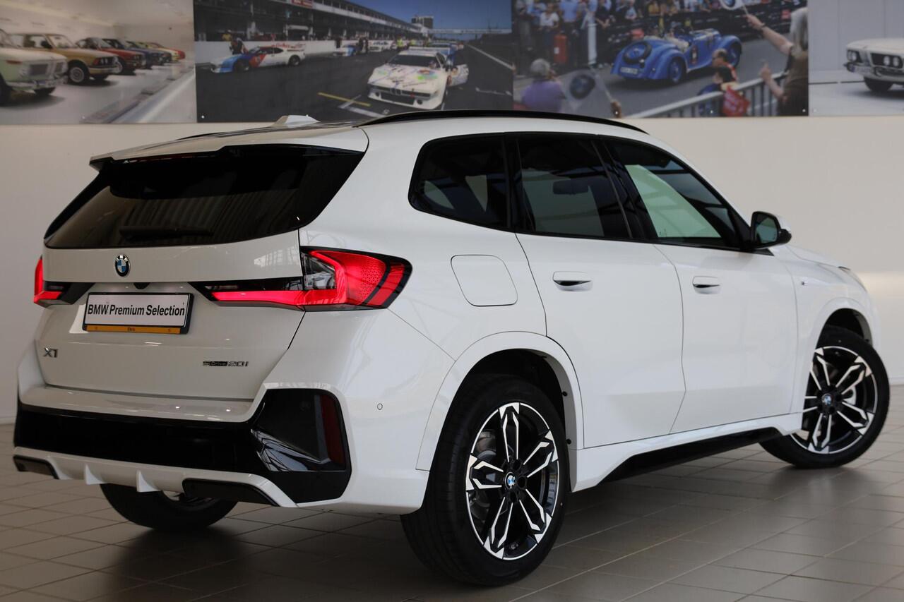 BMW X1 sDrive20i | M Sportpakket | Premium Pack | Comfort Pack