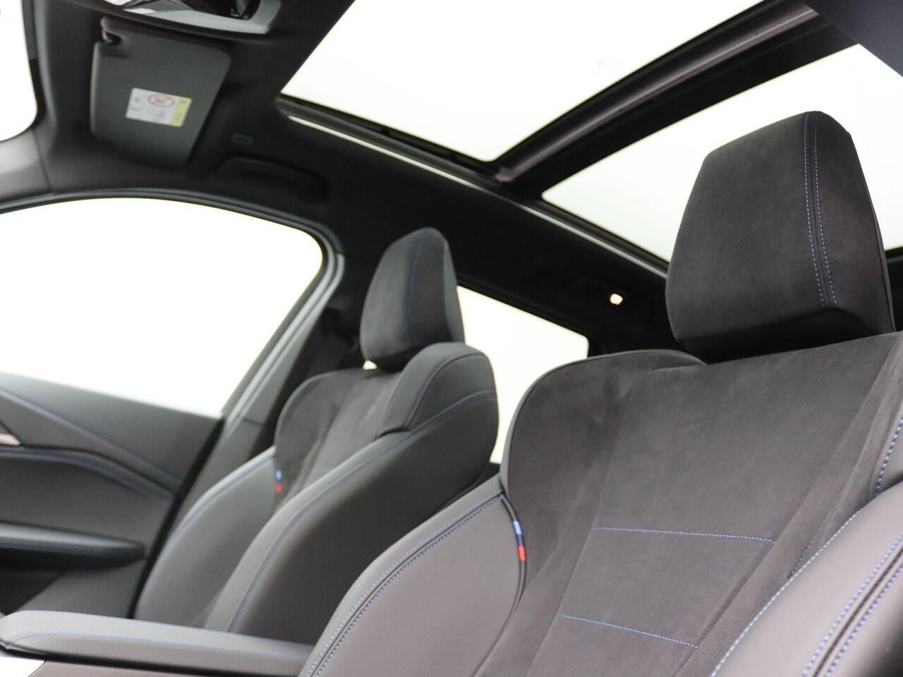 BMW X1 xDrive25e M Sportpakket | Premium Pack | Comfort Pack | Travel Pack | Trekhaak | Panoramadak | Achteruitrijcamera | Harman-Kardon |18" | Ekris Selection