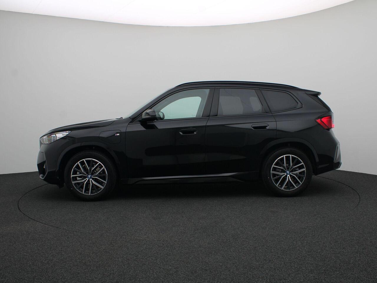 BMW X1 xDrive25e M Sportpakket | Premium Pack | Comfort Pack | Travel Pack | Trekhaak | Panoramadak | Achteruitrijcamera | Harman-Kardon |18" | Ekris Selection