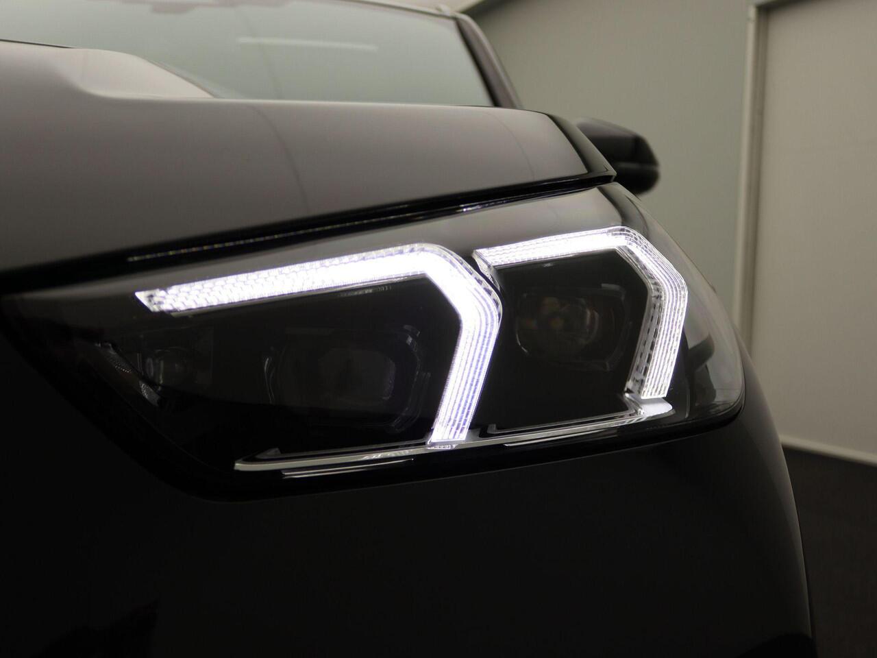 BMW X1 xDrive25e M Sportpakket | Premium Pack | Comfort Pack | Travel Pack | Trekhaak | Panoramadak | Achteruitrijcamera | Harman-Kardon |18" | Ekris Selection