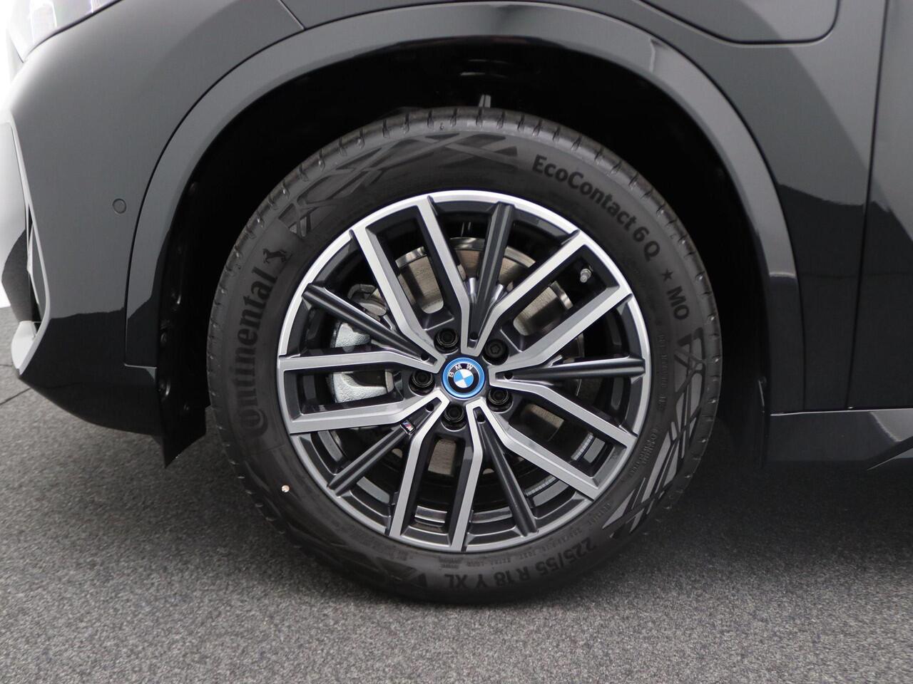 BMW X1 xDrive25e M Sportpakket | Premium Pack | Comfort Pack | Travel Pack | Trekhaak | Panoramadak | Achteruitrijcamera | Harman-Kardon |18" | Ekris Selection