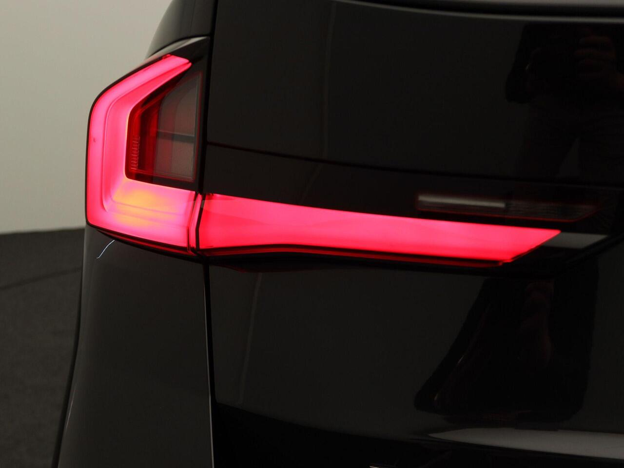 BMW X1 xDrive25e M Sportpakket | Premium Pack | Comfort Pack | Travel Pack | Trekhaak | Panoramadak | Achteruitrijcamera | Harman-Kardon |18" | Ekris Selection