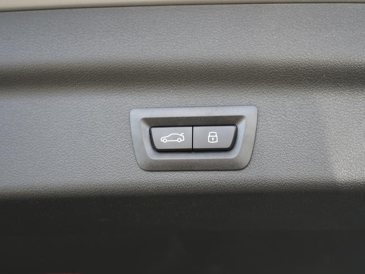 BMW X1 xDrive25e Dealeronderh. / 1ste eig. / M-Sport / Driving Assistent Plus / Active Guard / Stoelverwarming / Adaptief Onderstel