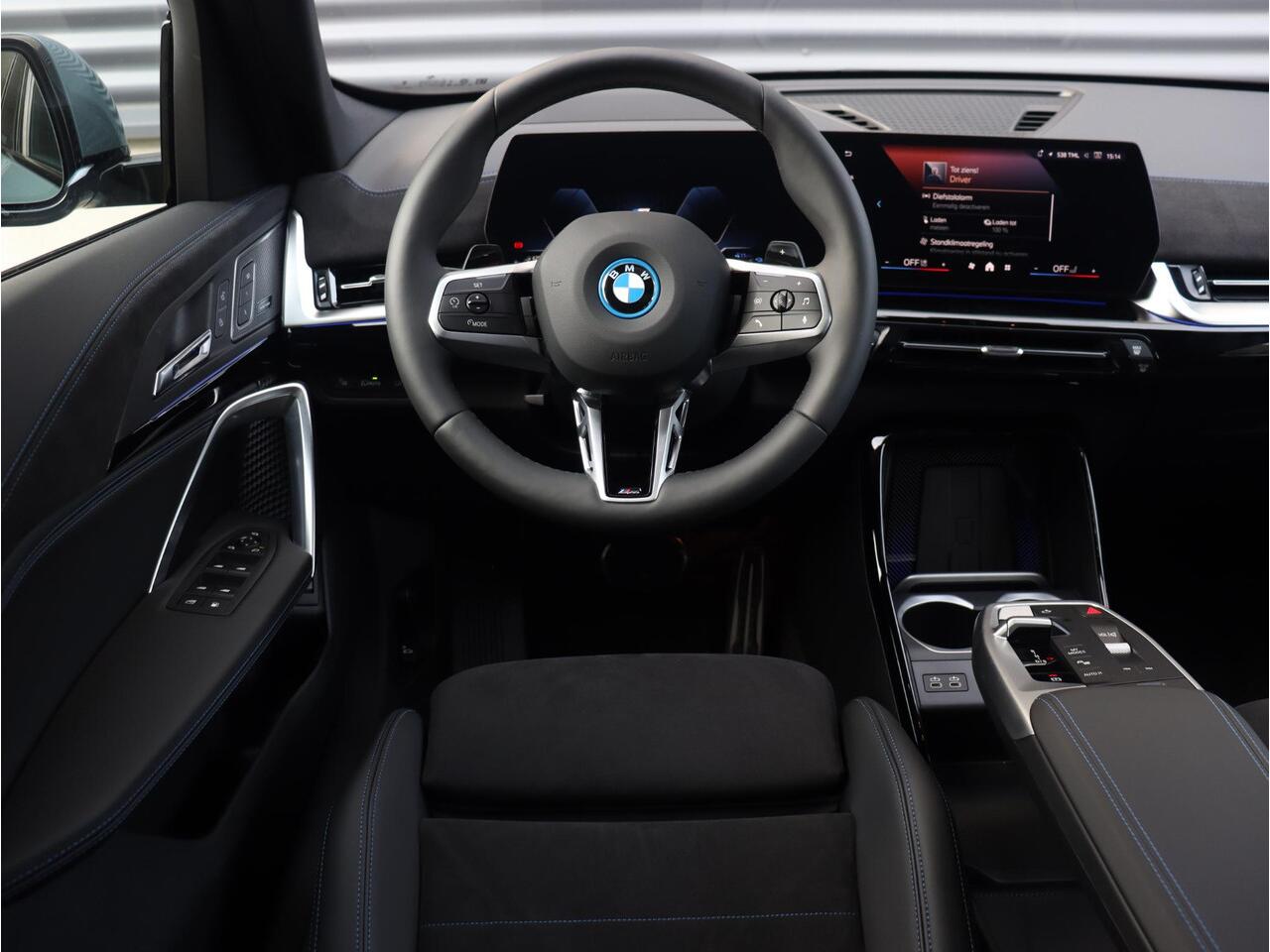 BMW X1 xDrive25e | M Sportpakket Pro | Panodak | Trekhaak | Head-Up | Driving Assistant Plus | Harman Kardon | Elektr. Stoelen | Parking Assistant Plus | 19'' LMV