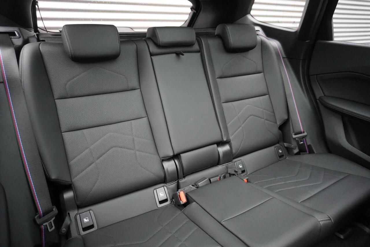 BMW X1 xDrive23i M Sportpakket Pro | schuif/ Kantel Dak | Trekhaak | Parking Assistant Plus | Driving Assistant Plus | Harman Kardon