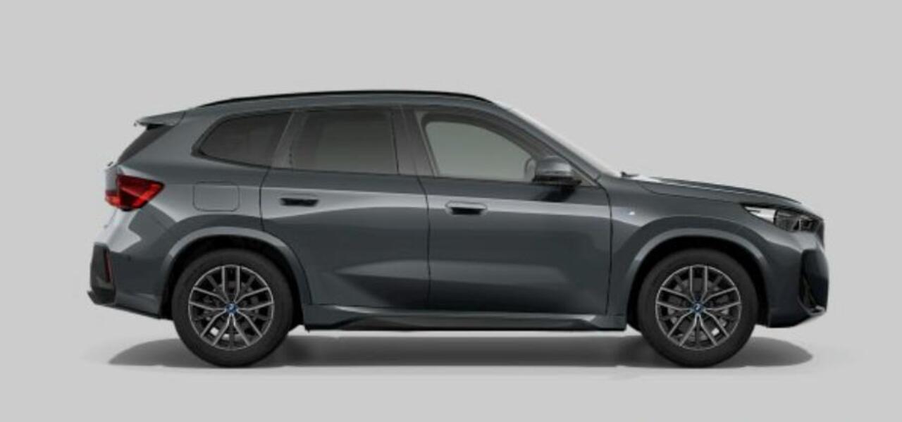 BMW X1 xDrive25e M Sport - Panoramadak - Parking/Driving Assistant Plus - Head up - Elektrisch verstelbare/verwarmde stoelen - Sportstoelen - Getinte Ruiten - Comfort Access - Grootlichtassistent -