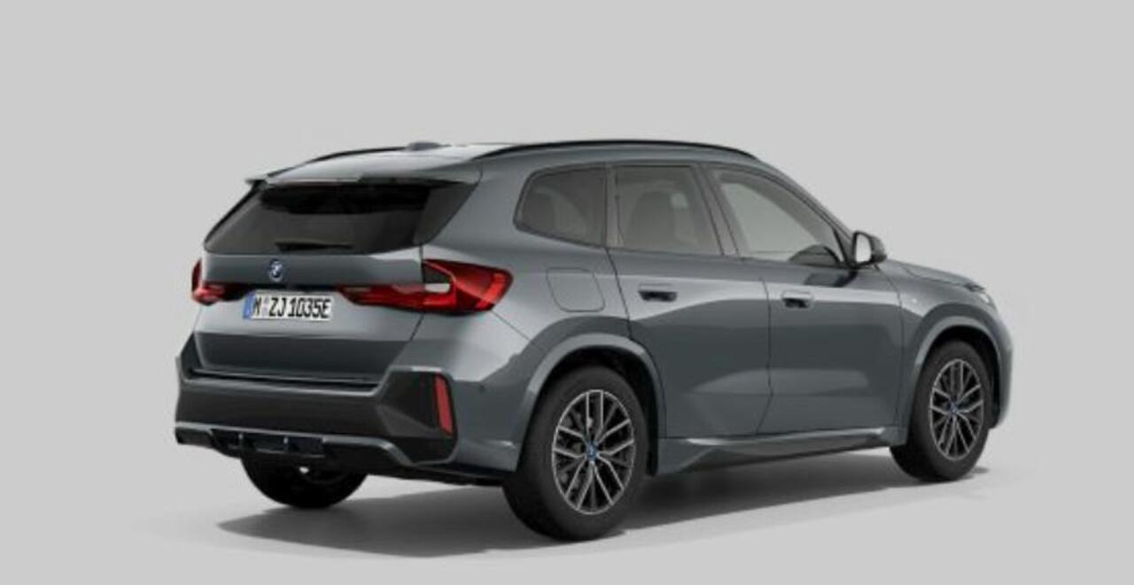 BMW X1 xDrive25e M Sport - Panoramadak - Parking/Driving Assistant Plus - Head up - Elektrisch verstelbare/verwarmde stoelen - Sportstoelen - Getinte Ruiten - Comfort Access - Grootlichtassistent -