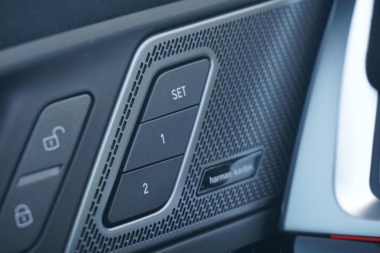 BMW X1 xDrive25e M Sportpakket 20'' / Panoramadak / Harman Kardon / Trekhaak / Elektrisch Verstelbare M Sportstoelen