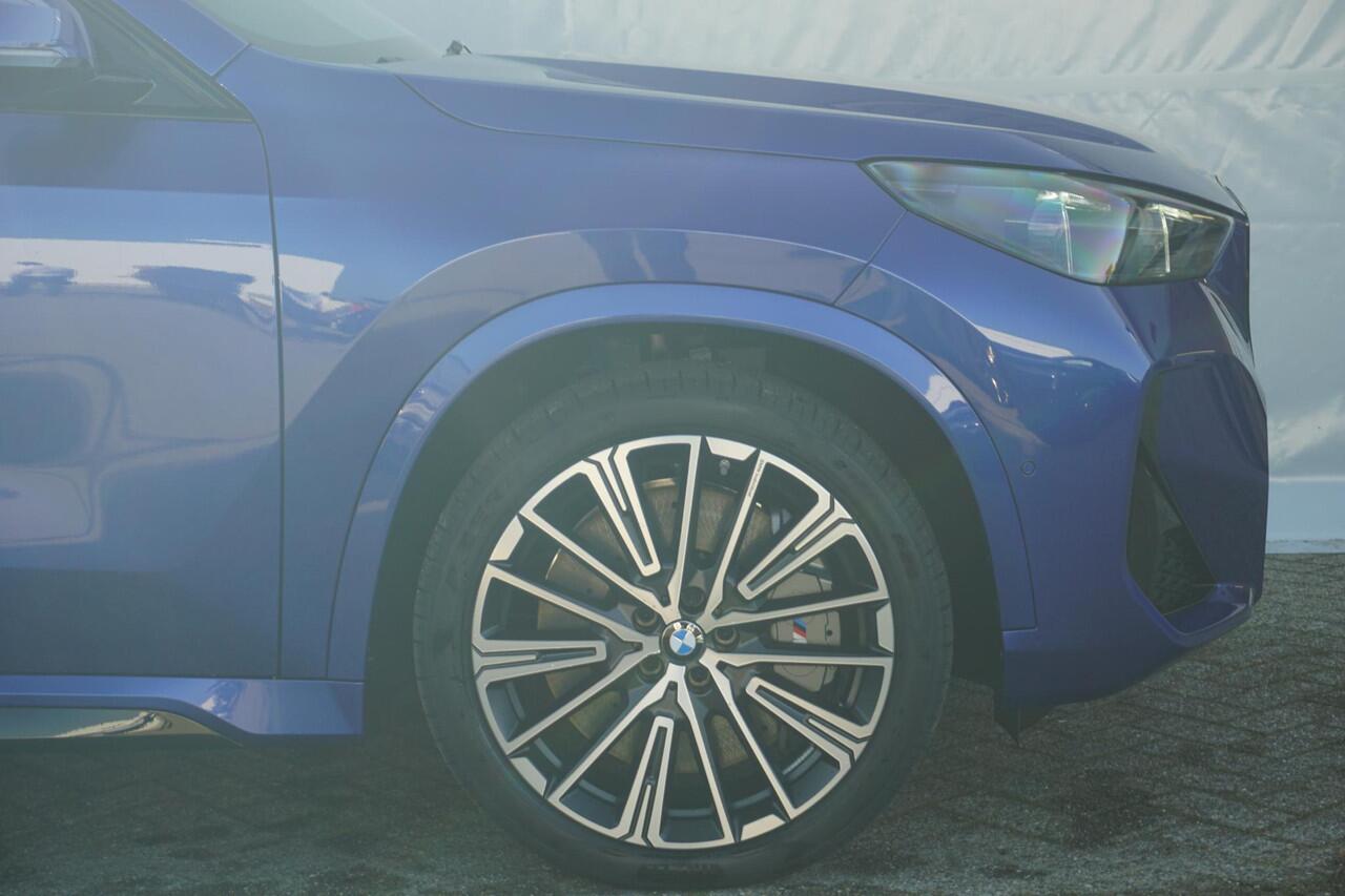 BMW X1 xDrive25e M Sportpakket 20'' / Panoramadak / Harman Kardon / Trekhaak / Elektrisch Verstelbare M Sportstoelen