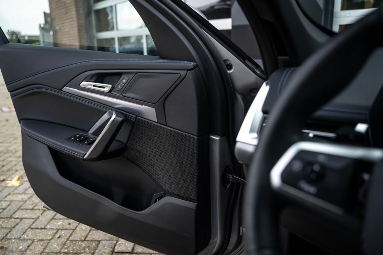 BMW X1 25e xDrive M Sport | Shadow | Driving Ass. Plus | Camera | Adapt. Led | Stoelverwarming | 18' Inch |