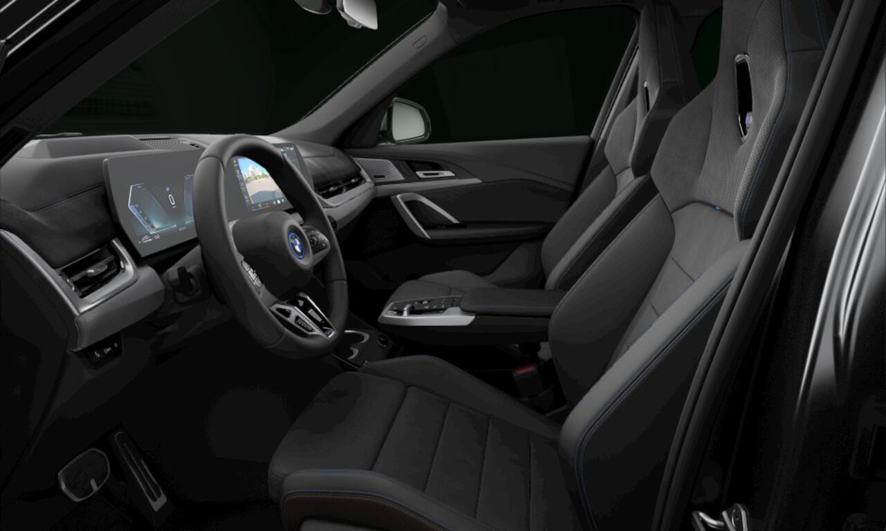 BMW X1 xDrive30e M Sport Pro, M stoelen, pano, tr.haak, H/K, 20", HUD, ACC, keyless, privacy