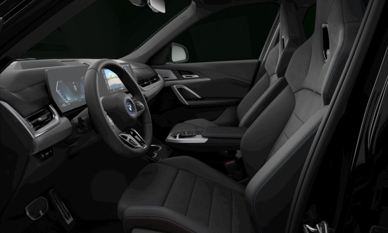 BMW X1 xDrive30e M Sport Pro, M stoelen, pano, tr.haak, H/K, 20", HUD, ACC, keyless, privacy