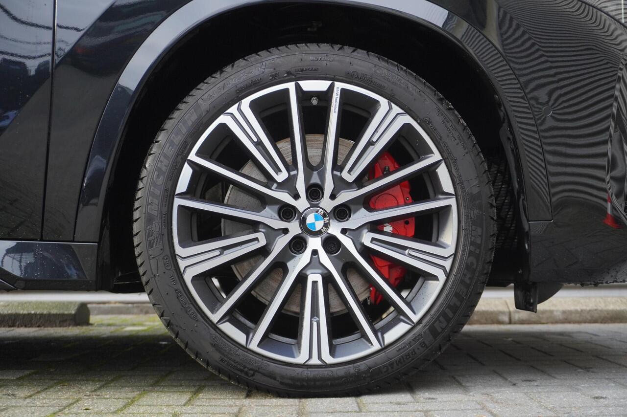 BMW X1 xDrive23i M Sportpakket Pro | Comfort Pack | Trekhaak met elektrisch wegklapbare kogel | Glazen panoramadak | Driving Assistant Professional | Harman-Kardon sound system