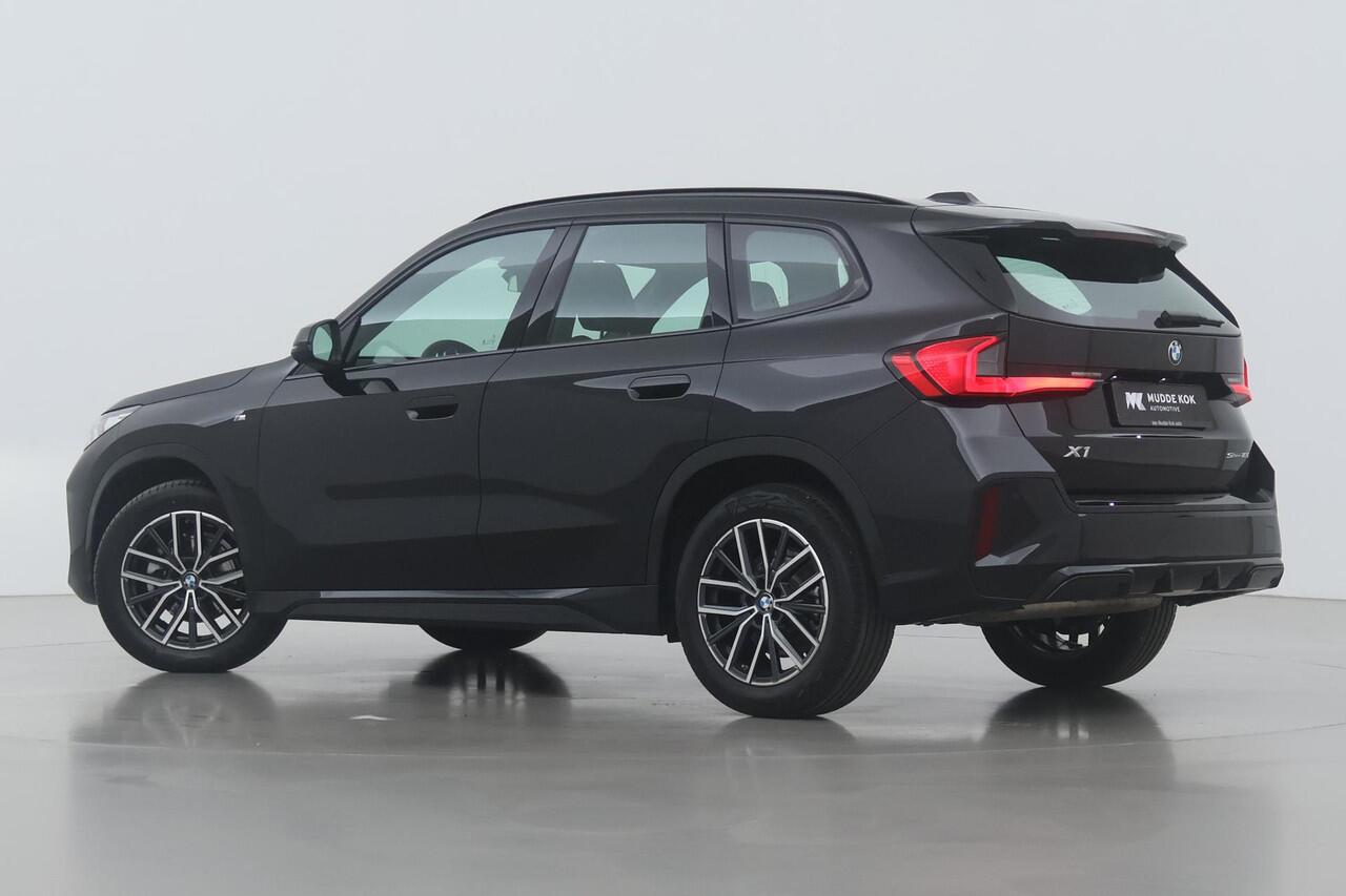BMW X1 sDrive18i M-Sport | Shadow Line | Stoelverwarming | Camera | Apple Carplay