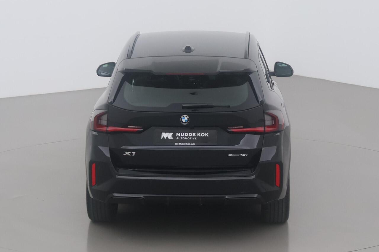 BMW X1 sDrive18i M-Sport | Shadow Line | Stoelverwarming | Camera | Apple Carplay