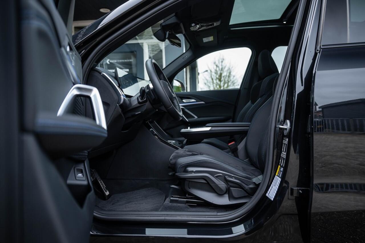 BMW X1 25e xDrive M Sport | Panorama | Shadow | Camera | Elek. Trekhaak | Adap. led | Stoelverwarming | 19' inch |