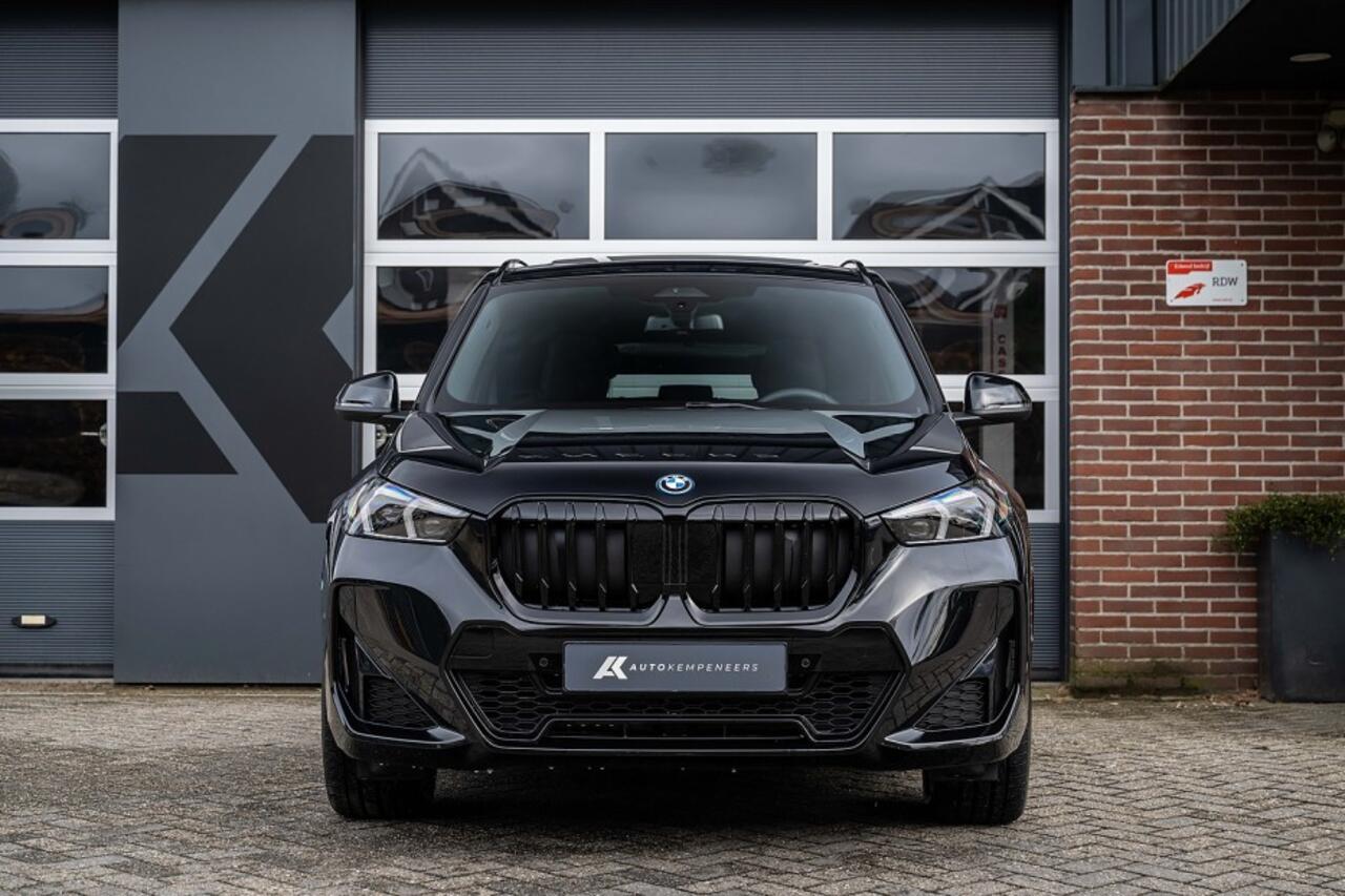 BMW X1 25e xDrive M Sport | Panorama | Shadow | Camera | Elek. Trekhaak | Adap. led | Stoelverwarming | 19' inch |