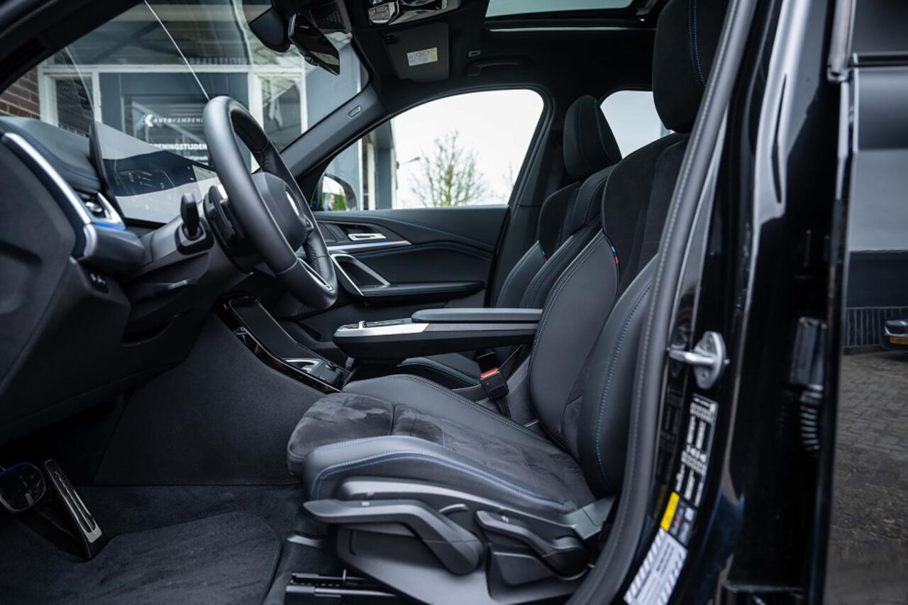 BMW X1 25e xDrive M Sport | Panorama | Shadow | Camera | Elek. Trekhaak | Adap. led | Stoelverwarming | 19' inch |