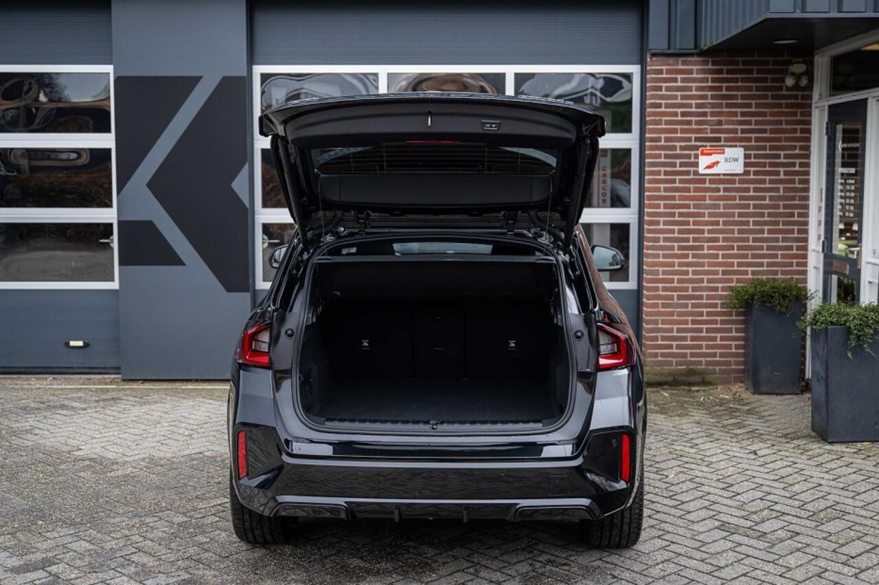 BMW X1 25e xDrive M Sport | Panorama | Shadow | Camera | Elek. Trekhaak | Adap. led | Stoelverwarming | 19' inch |