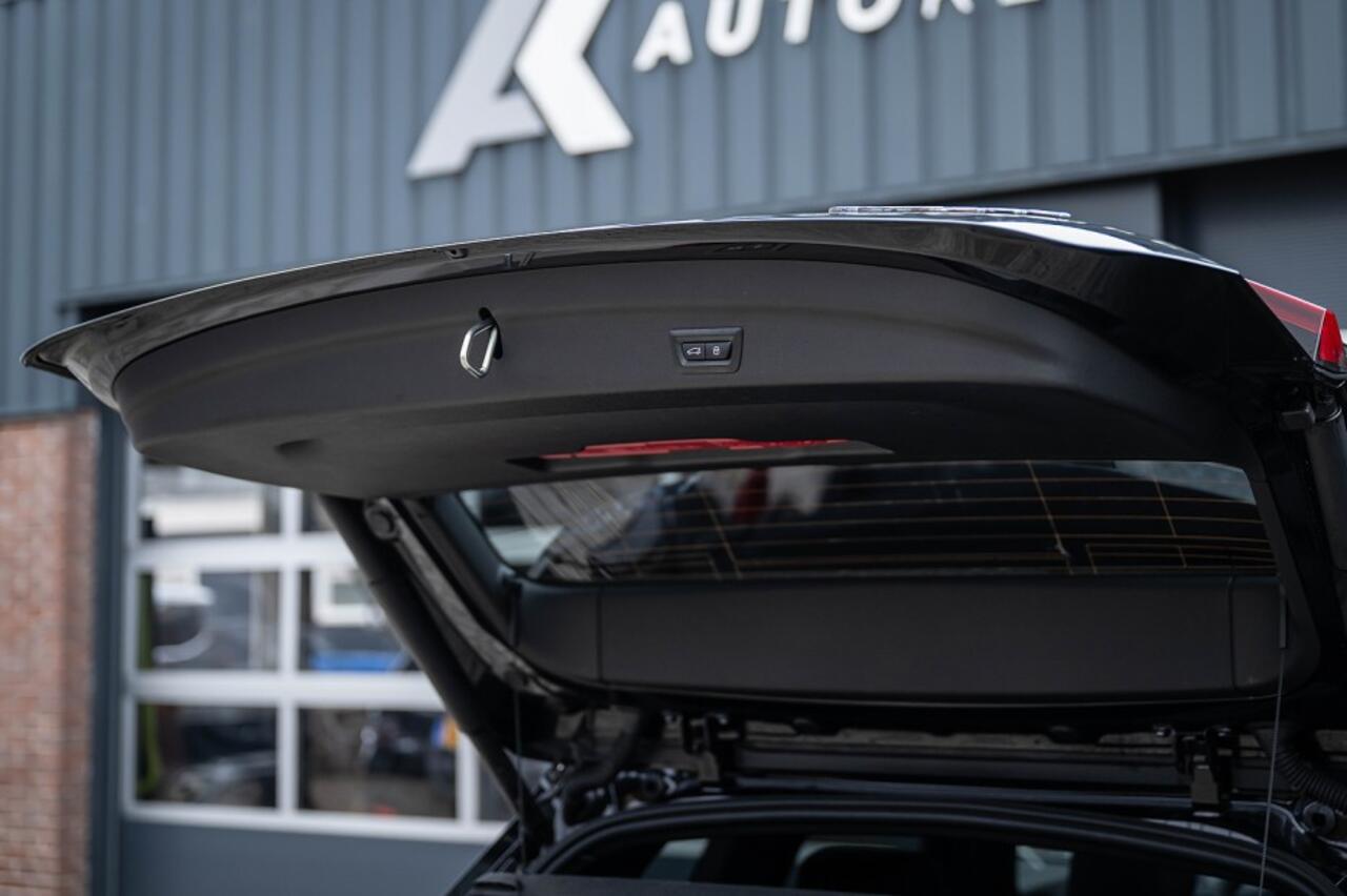 BMW X1 25e xDrive M Sport | Panorama | Shadow | Camera | Elek. Trekhaak | Adap. led | Stoelverwarming | 19' inch |