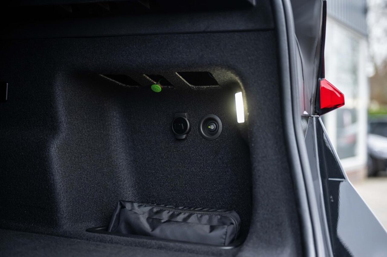 BMW X1 25e xDrive M Sport | Panorama | Shadow | Camera | Elek. Trekhaak | Adap. led | Stoelverwarming | 19' inch |