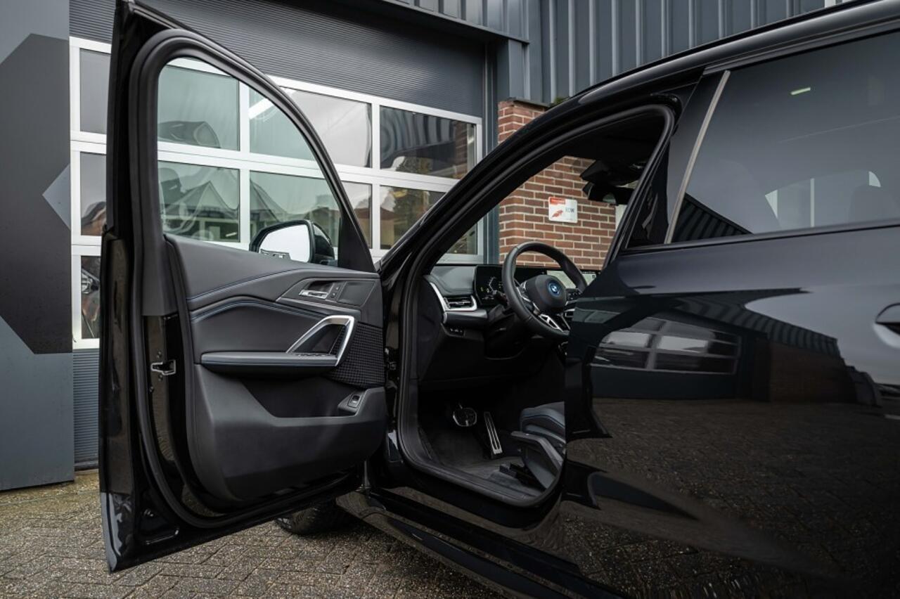 BMW X1 25e xDrive M Sport | Panorama | Shadow | Camera | Elek. Trekhaak | Adap. led | Stoelverwarming | 18' inch |