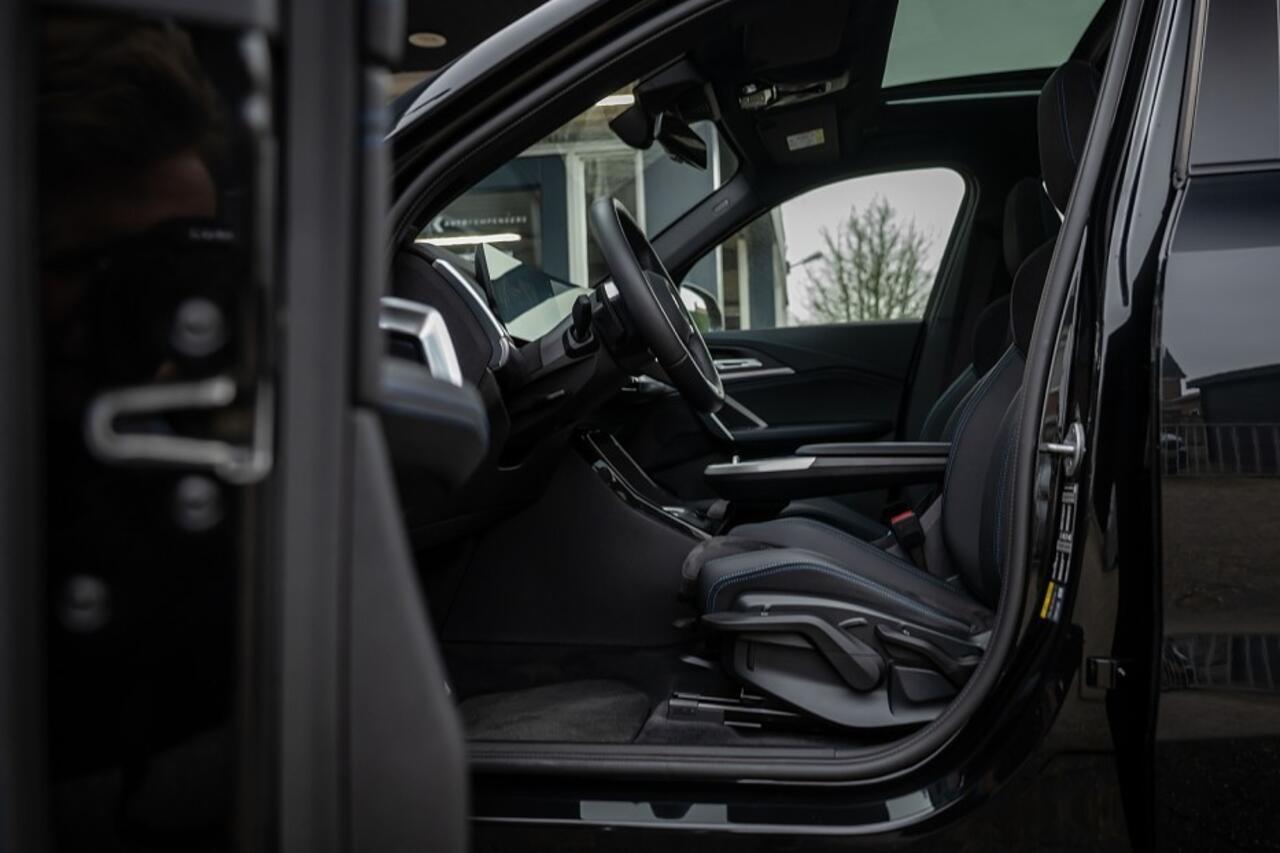 BMW X1 25e xDrive M Sport | Panorama | Shadow | Camera | Elek. Trekhaak | Adap. led | Stoelverwarming | 18' inch |