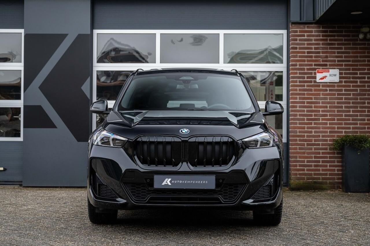 BMW X1 25e xDrive M Sport | Panorama | Shadow | Camera | Elek. Trekhaak | Adap. led | Stoelverwarming | 18' inch |