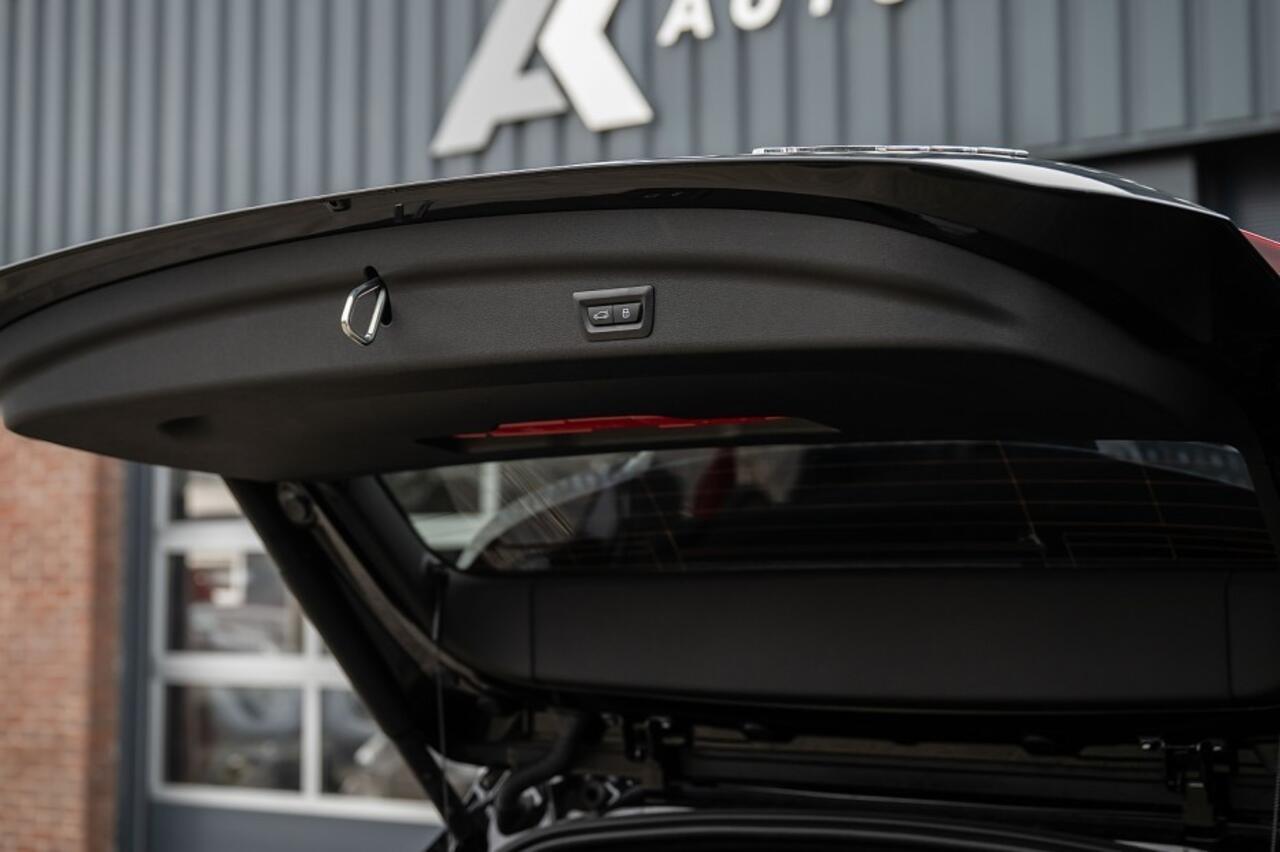 BMW X1 25e xDrive M Sport | Panorama | Shadow | Camera | Elek. Trekhaak | Adap. led | Stoelverwarming | 18' inch |