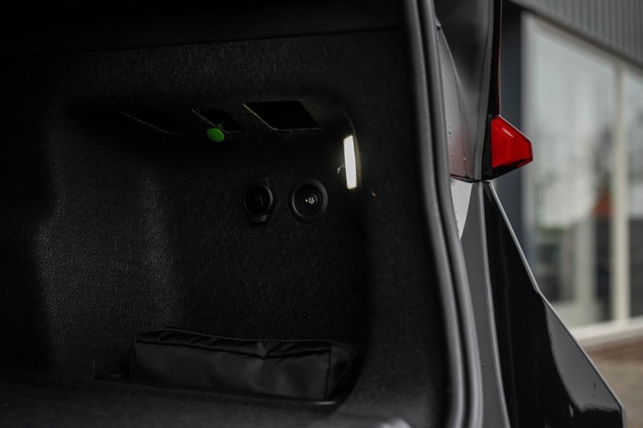 BMW X1 25e xDrive M Sport | Panorama | Shadow | Camera | Elek. Trekhaak | Adap. led | Stoelverwarming | 18' inch |