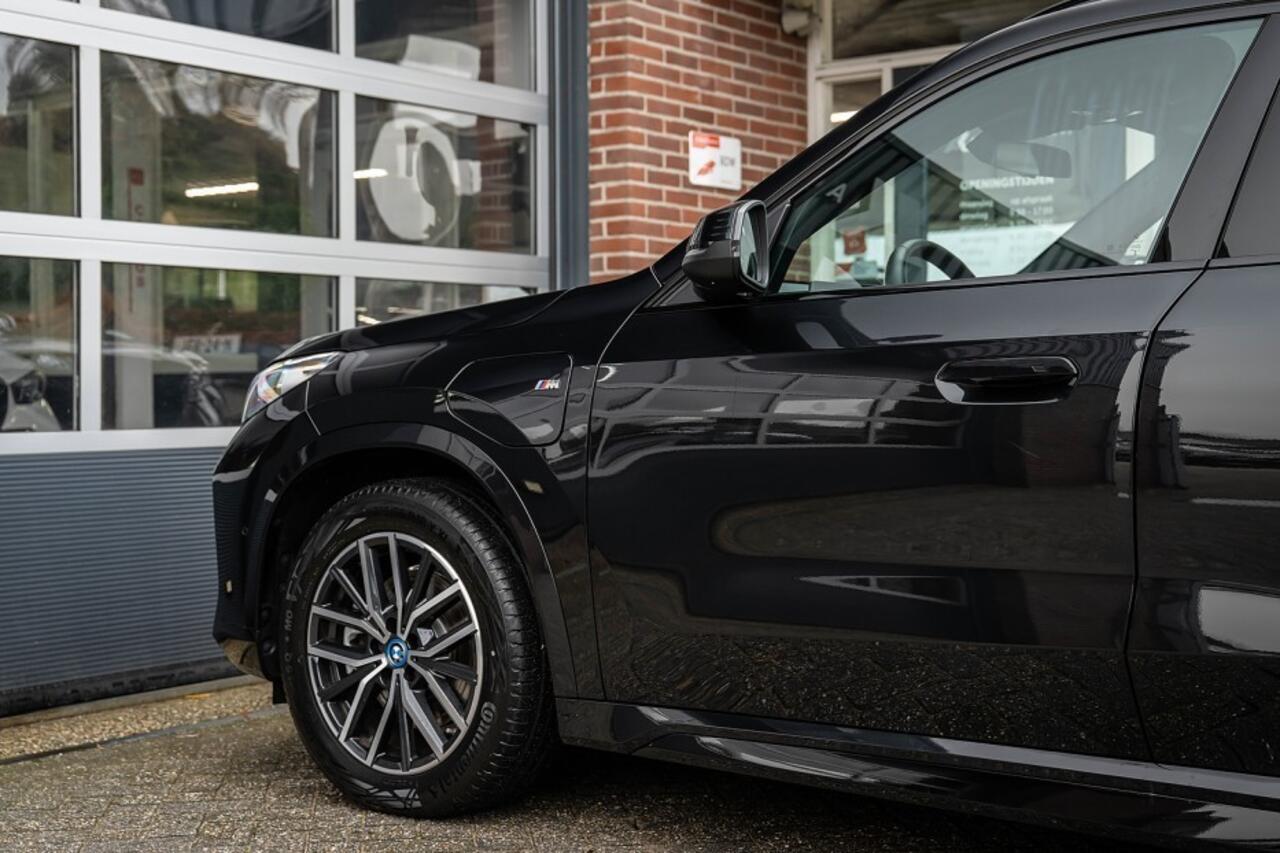 BMW X1 25e xDrive M Sport | Panorama | Shadow | Camera | Elek. Trekhaak | Adap. led | Stoelverwarming | 18' inch |