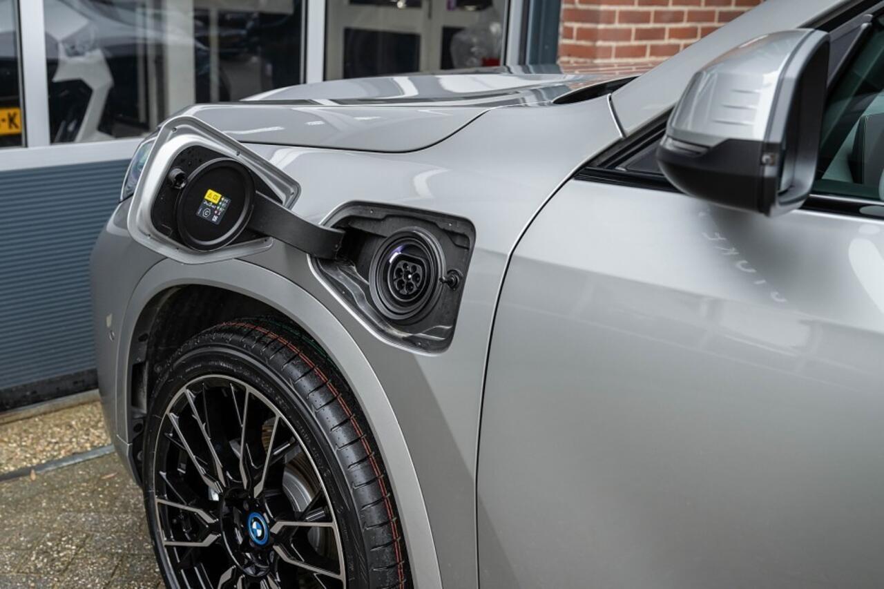 BMW X1 25e xDrive M Sport | Shadow | Driving Ass. | Camera | Adapt. Led | Stoelverwarming | 20' Inch |