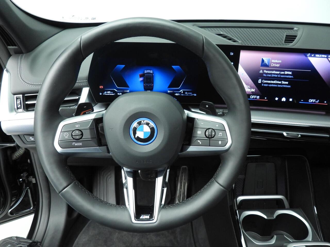 BMW X1 xDrive25e | M-Sportpakket | LED | Leder | Navigatie | Schuifdak | Trekhaak | Sportstoelen | DAB | Alu 19 inch