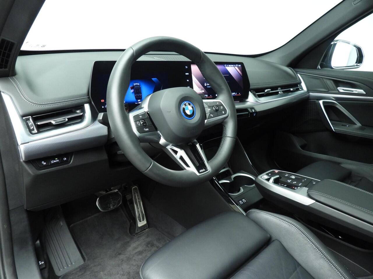 BMW X1 xDrive25e | M-Sportpakket | LED | Leder | Navigatie | Schuifdak | Trekhaak | Sportstoelen | DAB | Alu 19 inch