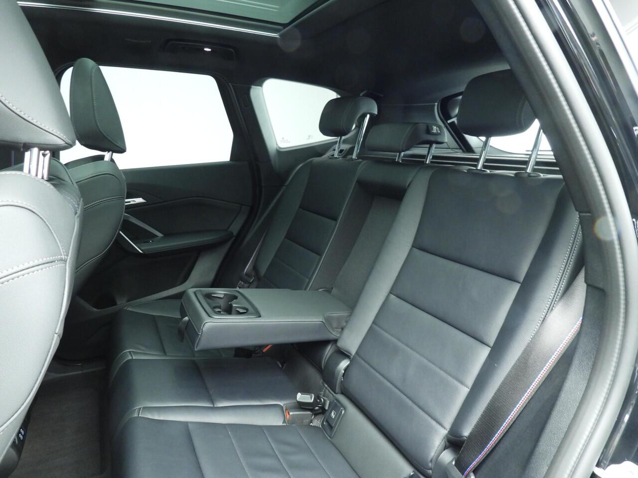 BMW X1 xDrive25e | M-Sportpakket | LED | Leder | Navigatie | Schuifdak | Trekhaak | Sportstoelen | DAB | Alu 19 inch