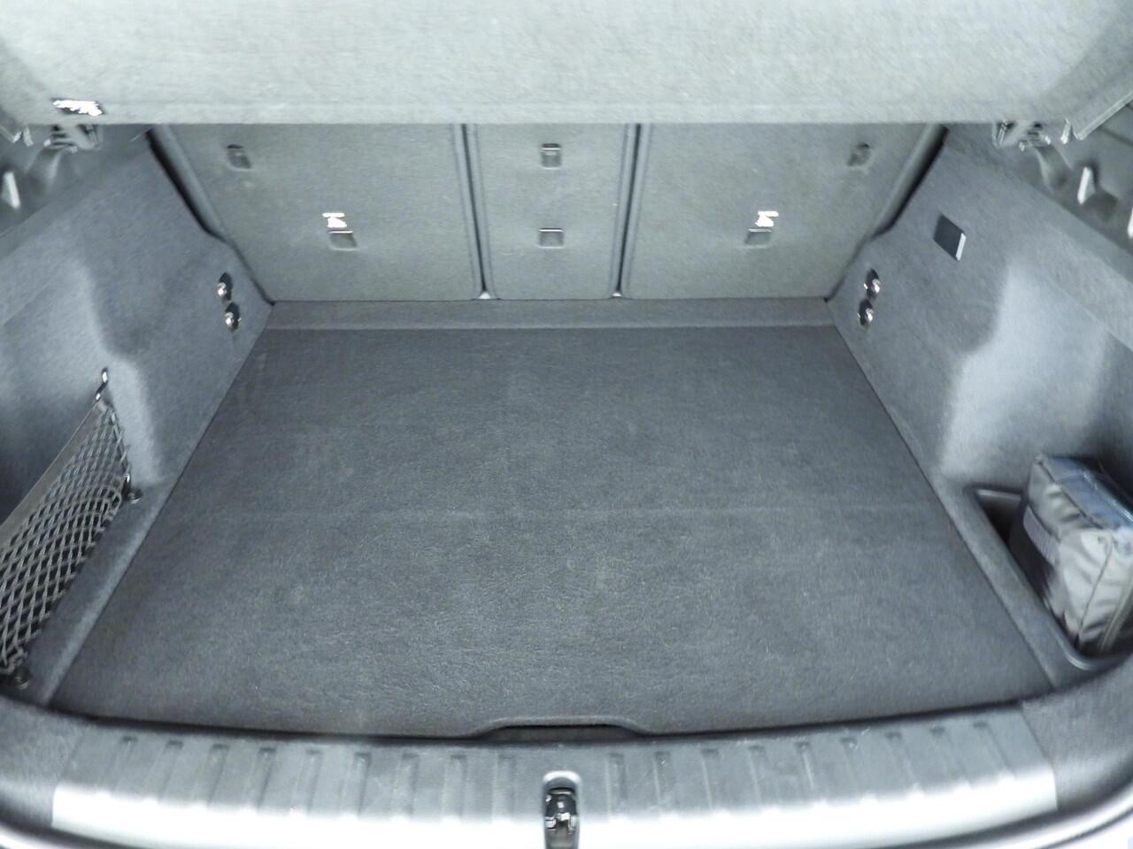 BMW X1 xDrive25e | M-Sportpakket | LED | Leder | Navigatie | Schuifdak | Trekhaak | Sportstoelen | DAB | Alu 19 inch