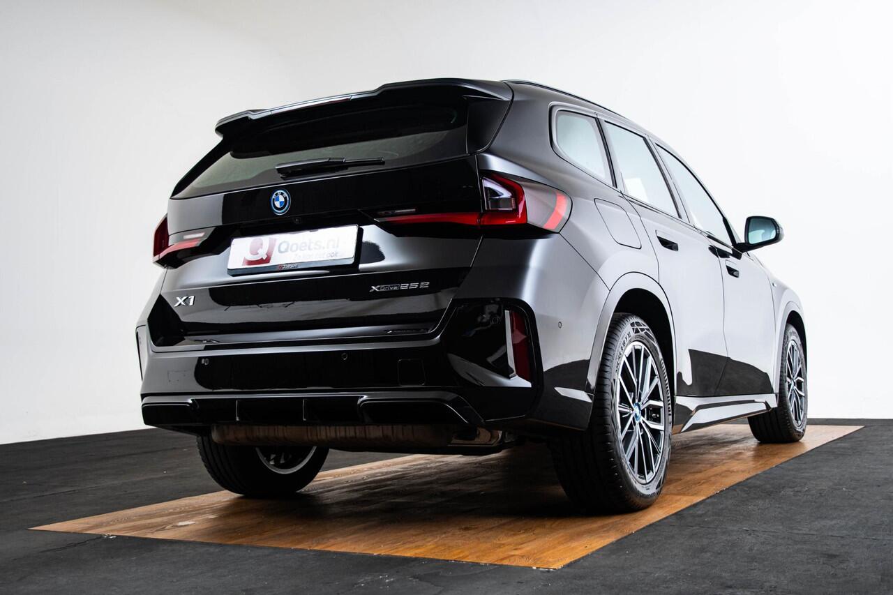 BMW X1 xDrive25e M Sport - Sportstoelen - Elektrisch verwarmde voorstoelen - Grootlichtassistent - Comfort Access - Driving Assistant Plus - Automatisch dimmende binnenspiegel - Adaptief M Onderstel -