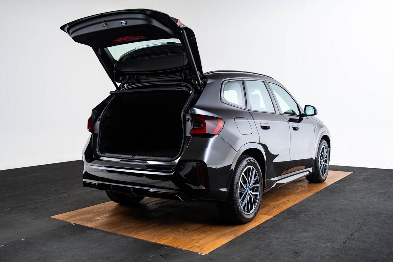 BMW X1 xDrive25e M Sport - Sportstoelen - Elektrisch verwarmde voorstoelen - Grootlichtassistent - Comfort Access - Driving Assistant Plus - Automatisch dimmende binnenspiegel - Adaptief M Onderstel -