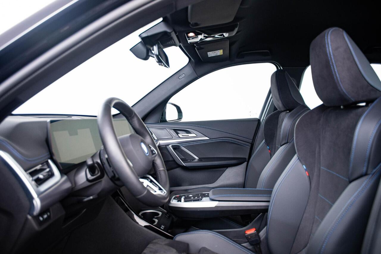 BMW X1 xDrive25e M Sport - Sportstoelen - Elektrisch verwarmde voorstoelen - Grootlichtassistent - Comfort Access - Driving Assistant Plus - Automatisch dimmende binnenspiegel - Adaptief M Onderstel -