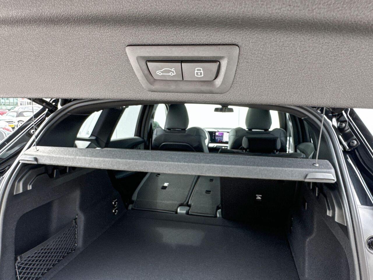 BMW X1 xDrive25e M-Sport Glazen Schuifdak / Harman Kardon / Adaptief LED / Comfort Acces / 19 Inch / Getinte Ramen