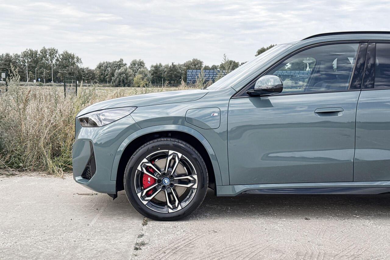 BMW X1 xDrive25e | M Sport | Glazen Panoramadak | Stoelverwarming | Head-up Display |