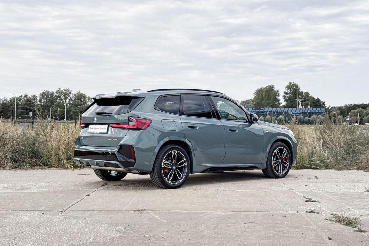 BMW X1 xDrive25e | M Sport | Glazen Panoramadak | Stoelverwarming | Head-up Display |