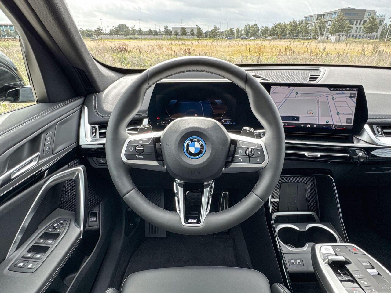 BMW X1 xDrive30e | M Sport | Glazen Panoramadak | Stoelverwarming | Trekhaak |