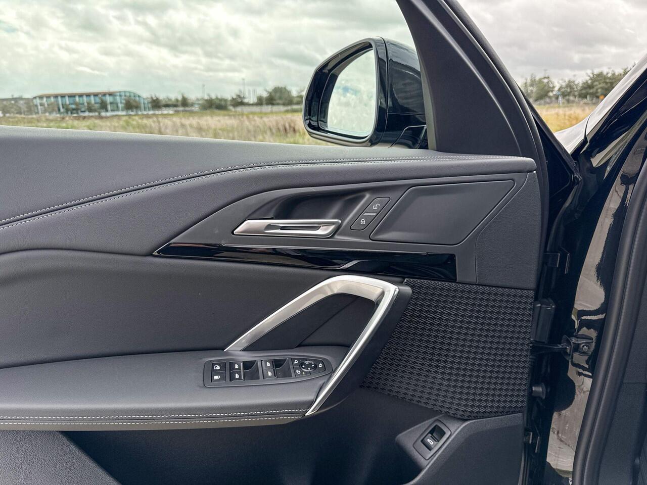 BMW X1 xDrive30e | M Sport | Glazen Panoramadak | Stoelverwarming | Trekhaak |